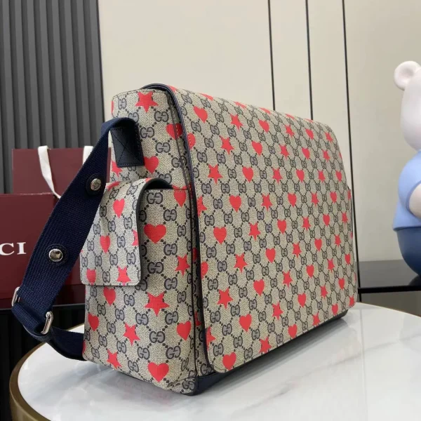 Gucci Duffle Bags for Men - Image 4
