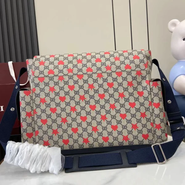Gucci Duffle Bags for Men - Image 5