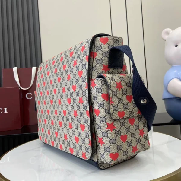 Gucci Duffle Bags for Men - Image 7