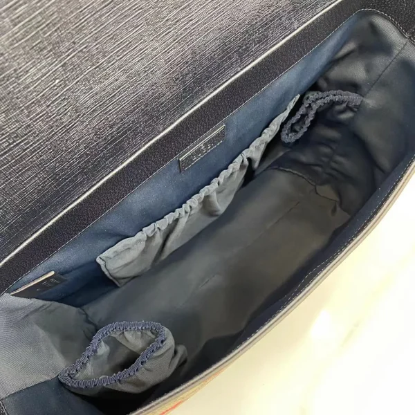Gucci Duffle Bags for Men - Image 9
