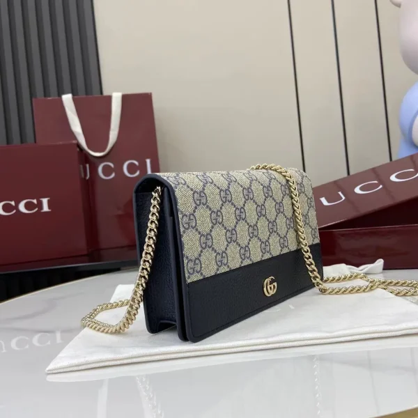 Gucci Cross-body Bags for Women - Image 3