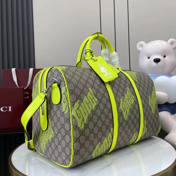 Gucci Duffle Bags for Men - Image 4