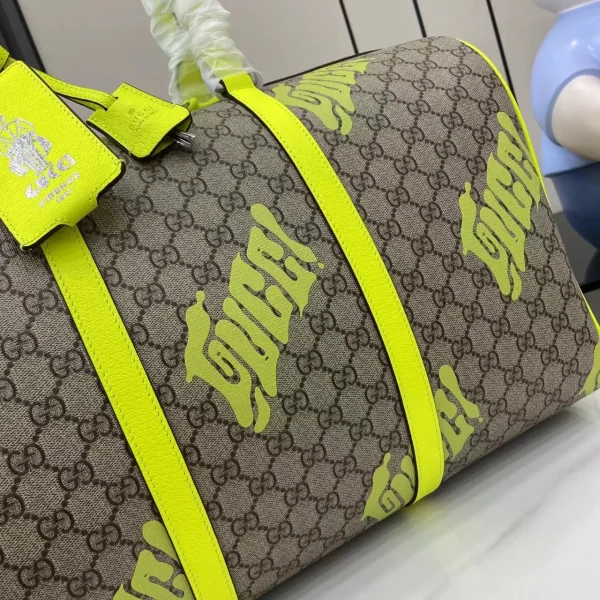 Gucci Duffle Bags for Men - Image 7