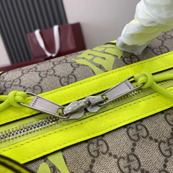 Gucci Duffle Bags for Men - Image 8