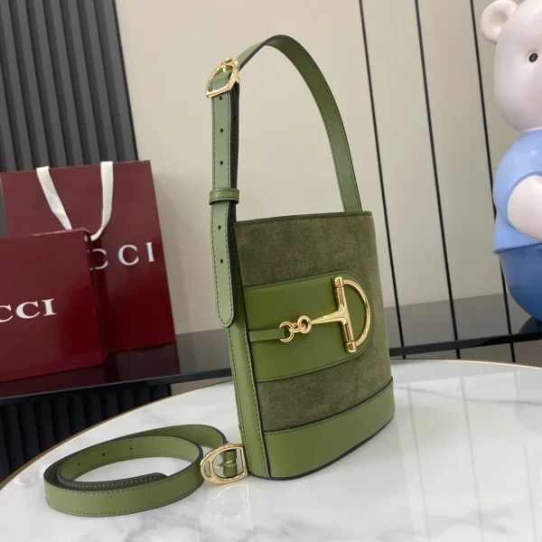 Gucci Horsebit 73 Mini suede shoulder bag in green - Image 3