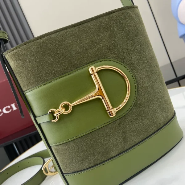 Gucci Horsebit 73 Mini suede shoulder bag in green - Image 6