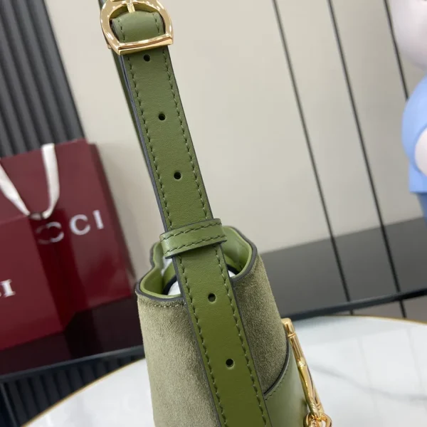 Gucci Horsebit 73 Mini suede shoulder bag in green - Image 7