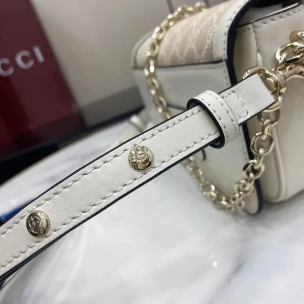 Gucci Horsebit small shoulder bag in White Leather - Image 12