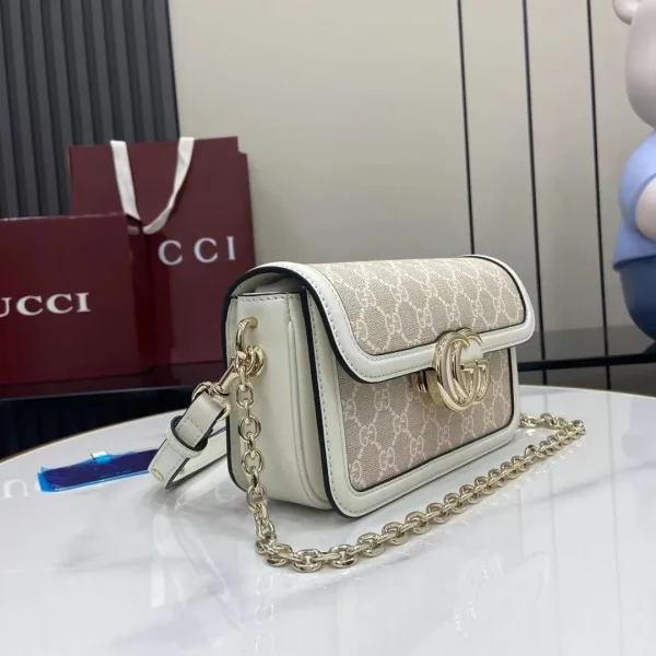 Gucci Horsebit small shoulder bag in White Leather - Image 4