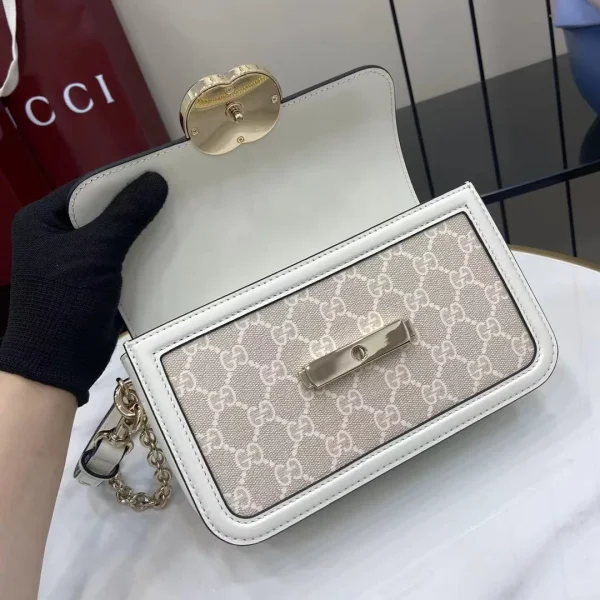 Gucci Horsebit small shoulder bag in White Leather - Image 9