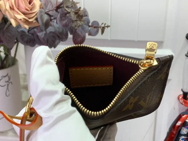 Handbags and Small Leather Goods Valentine's Day Gifts - Image 9