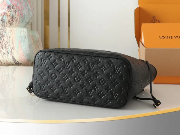 LOUIS VUITTON Empreinte Monogram Giant Neverfull MM Black - Image 6