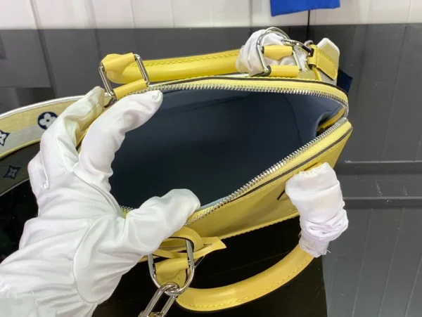 LOUIS VUITTON Epi ALMA BB 2WAY bag - Image 10