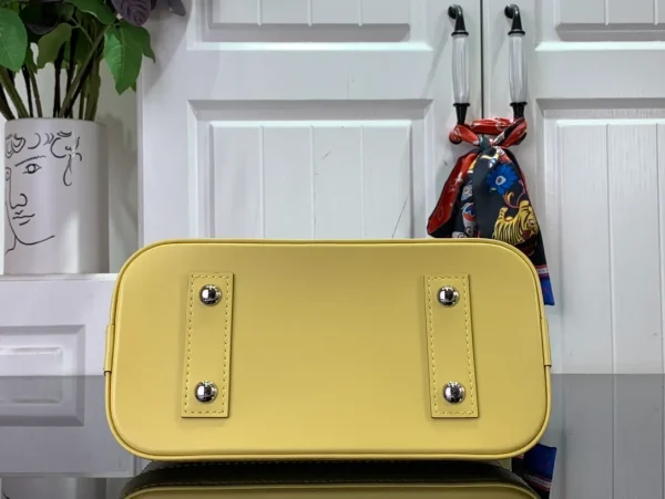LOUIS VUITTON Epi ALMA BB 2WAY bag - Image 5