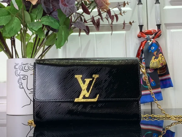 LOUIS VUITTON Women Bag