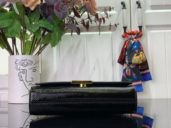LOUIS VUITTON Women Bag - Image 7