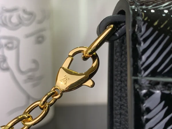 LOUIS VUITTON Women Bag - Image 8