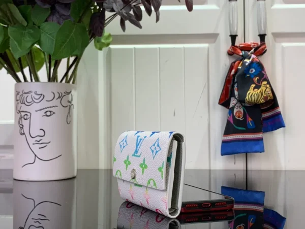 LV Wallet on Designer Wardrobe - Image 3