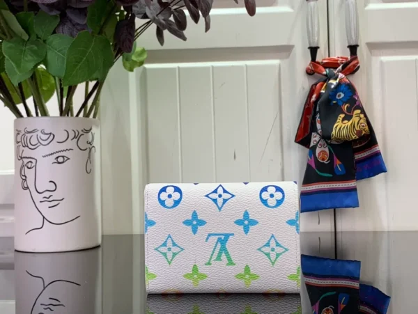 LV Wallet on Designer Wardrobe - Image 4