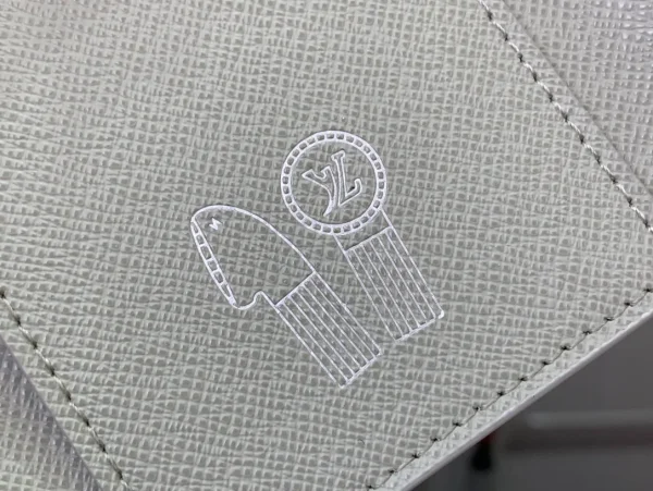 LV Wallet on Designer Wardrobe - Image 8