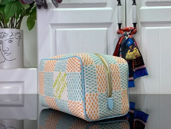 Locker Dopp Kit Damier bag - Image 3