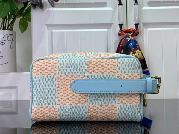Locker Dopp Kit Damier bag - Image 4