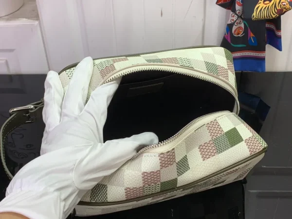 Louis Vuitton Black Patent Bag - Image 10