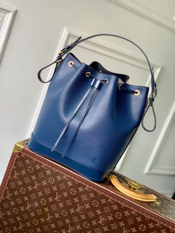 Louis Vuitton Epi Noe Leather Shoulder Bag - Image 9