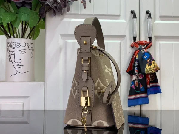 Louis Vuitton LV All In BB leather bag - Image 4