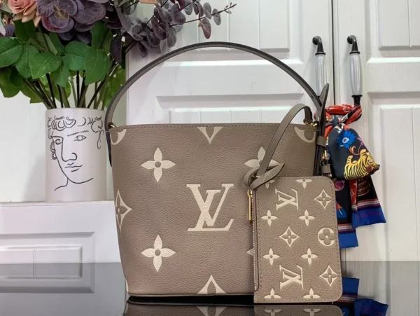 Louis Vuitton LV All In BB leather bag - Image 5