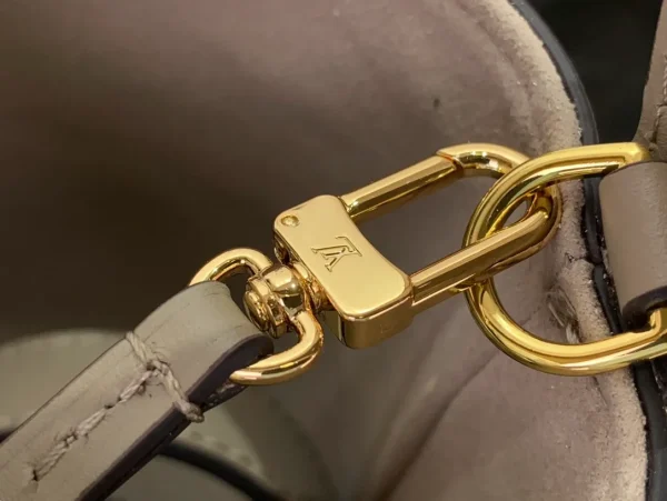 Louis Vuitton LV All In BB leather bag - Image 7