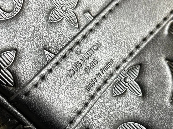 Louis Vuitton LV Unisex Keepall Bandoulière 50 Bag Black - Image 11