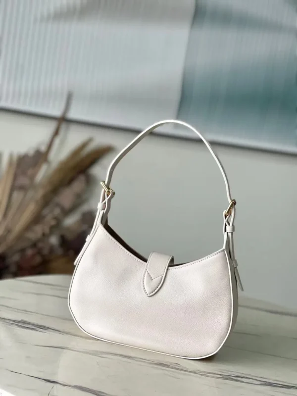 Louis Vuitton Leather Low Key - Image 4