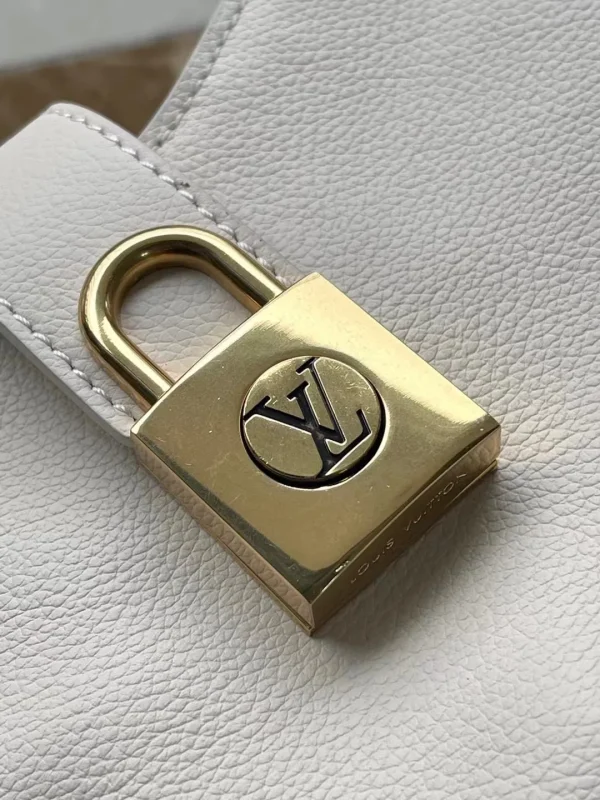 Louis Vuitton Leather Low Key - Image 6