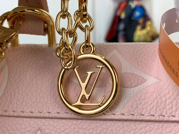 Louis Vuitton Marshmallow Rosebud in Embossed Grained Cowhide Leather with Gold-tone - Image 8