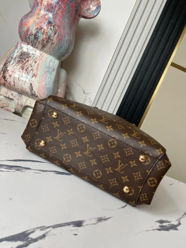 Louis Vuitton Monogram Montaigne MM - Image 6