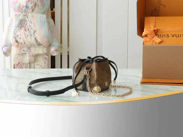 Louis Vuitton Monogram Reverse Noé Purse - Image 4