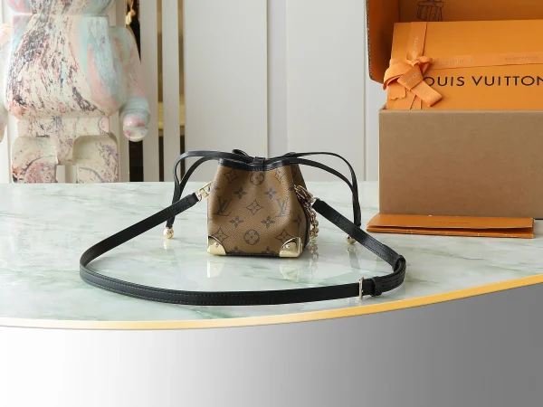 Louis Vuitton Monogram Reverse Noé Purse - Image 5