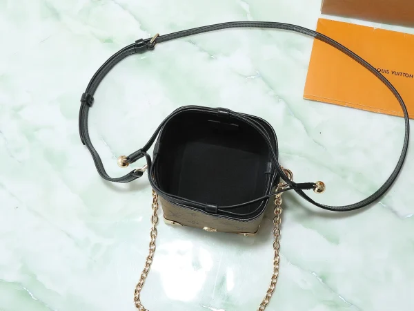 Louis Vuitton Monogram Reverse Noé Purse - Image 10