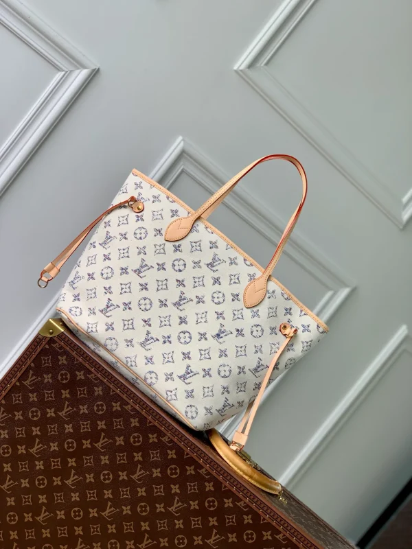 Louis Vuitton Neverfull Bag - Image 4
