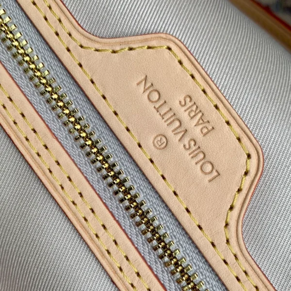 Louis Vuitton Neverfull Bag - Image 10