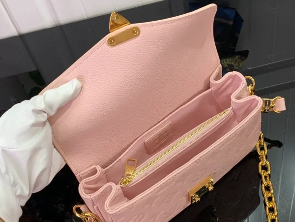Louis Vuitton Pochette Metis East West bag - Image 9