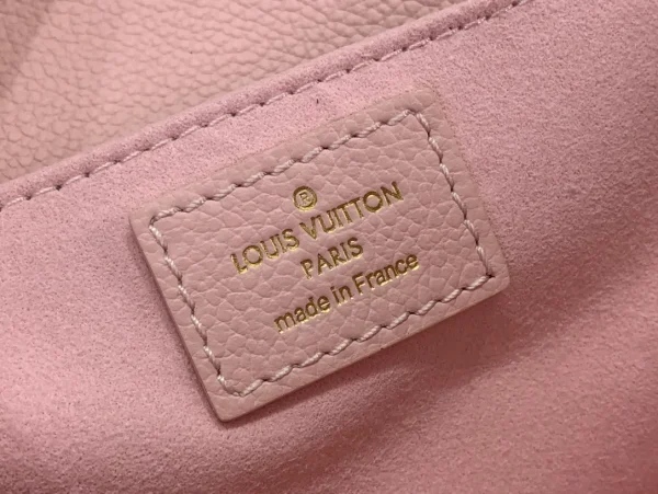 Louis Vuitton Pochette Metis East West bag - Image 10