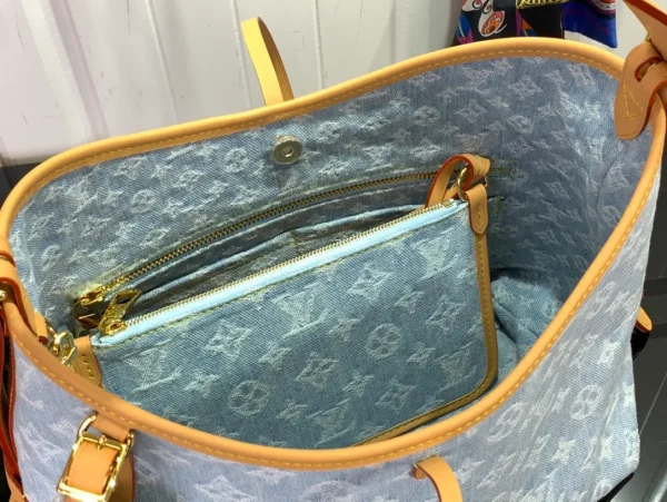 Louis Vuitton Shoulder Bag - Image 2