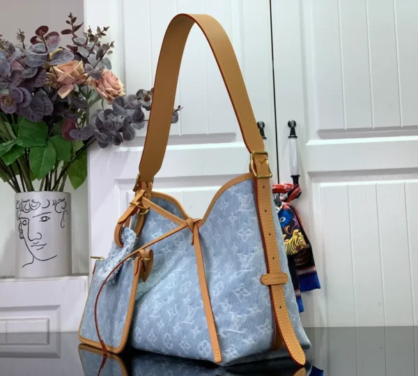 Louis Vuitton Shoulder Bag - Image 4