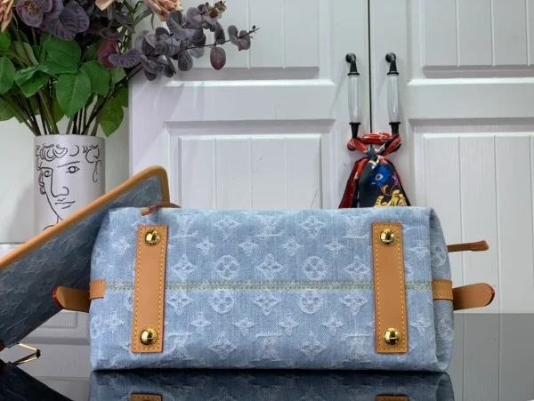 Louis Vuitton Shoulder Bag - Image 6
