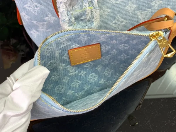 Louis Vuitton Shoulder Bag - Image 9