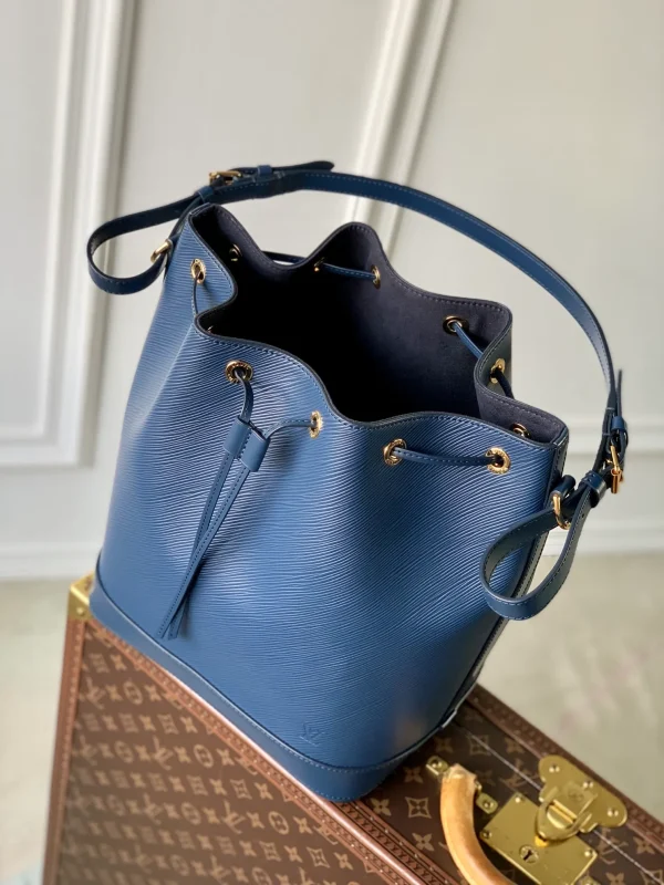 Louis Vuitton Shoulder Bag Noe Blue Epi - Image 8
