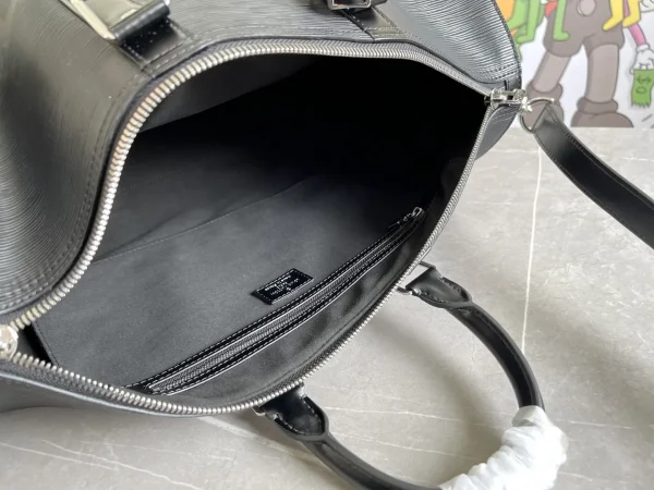 Louis Vuitton x Supreme Keepall Bandouliere - Image 2