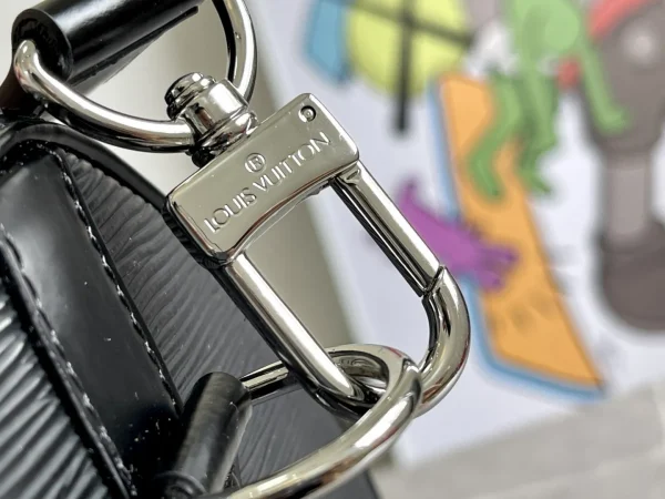 Louis Vuitton x Supreme Keepall Bandouliere - Image 11